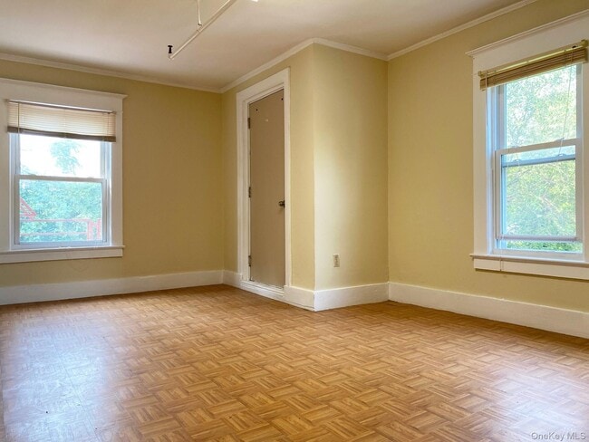 Foto del edificio - 15 Woodcrest Ave