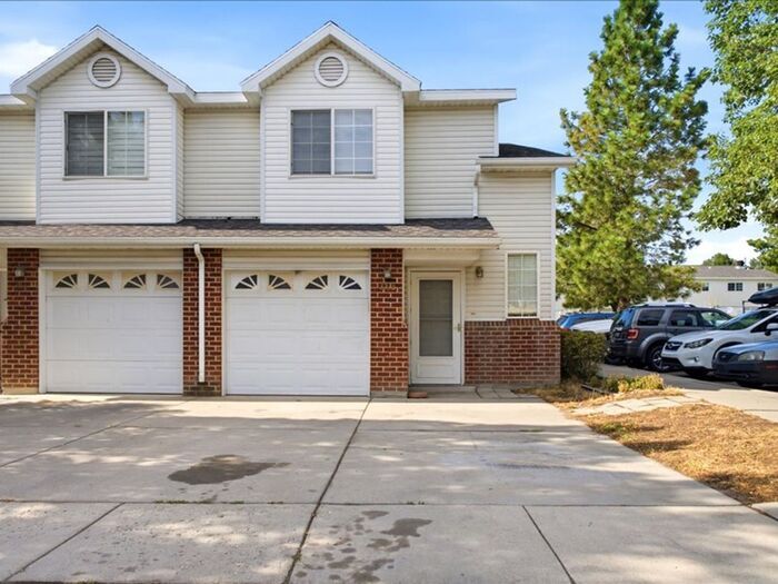 W Jordan Nice 3 Bed 2 Bath Townhome with pool - W Jordan Nice 3 Bed 2 Bath Townhome with pool