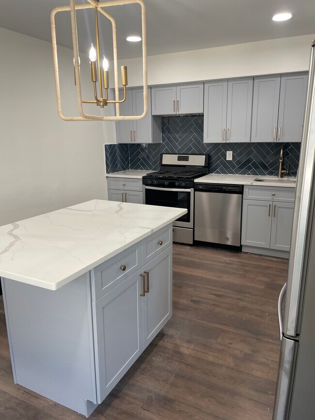 Building Photo - 234 Jane St