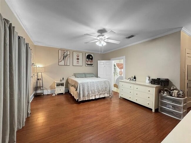 Building Photo - 521 10th Ave