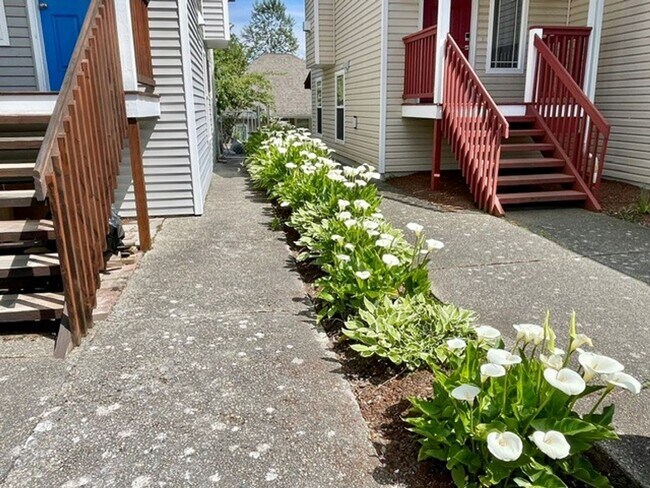 Building Photo - Beacon Hill View Home  - Shaffer Ave