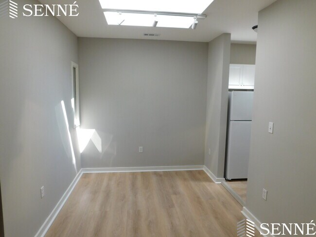 Building Photo - 218 Thorndike St