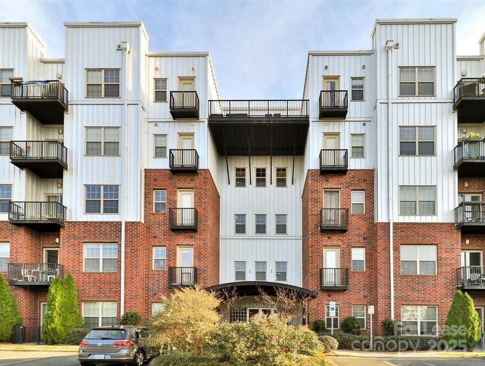 Primary Photo - 2338 Yadkin Ave