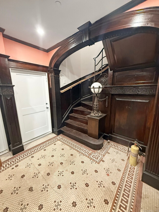 Building Photo - 708 Orange St