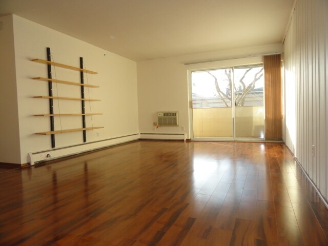 Foto del edificio - 7000 Sandell Ave