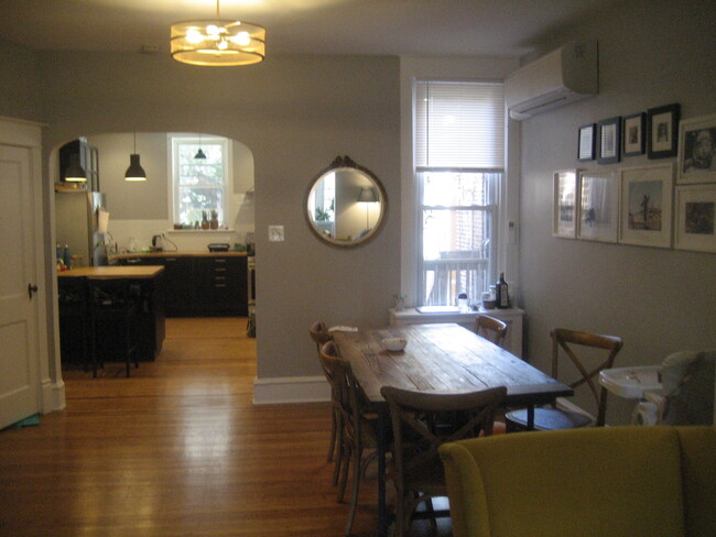 Building Photo - 512 S Melville St