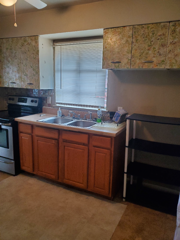 Building Photo - 1315 S Parker Dr