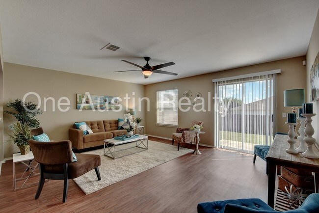 Building Photo - UPDATED 4 BEDROOM