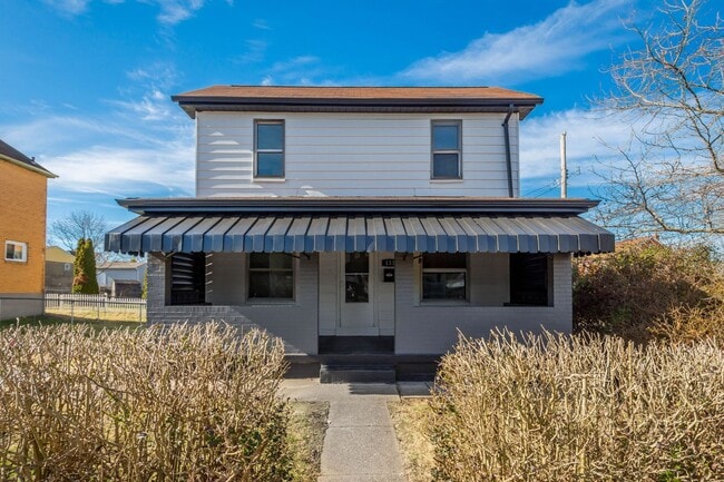 Building Photo - 3 Bedroom House in Munhall Available on 06...