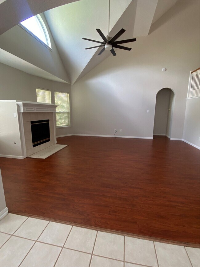 Foto del edificio - 2111 Emerald Cove Dr