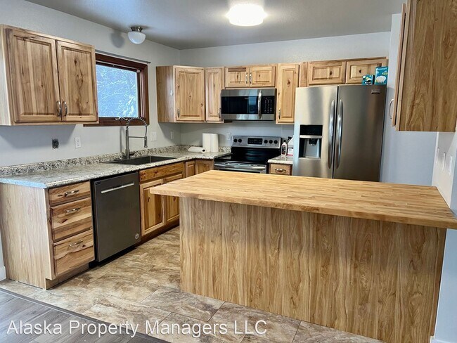 Building Photo - 4 br, 2 bath House - 8261 Henry Cir