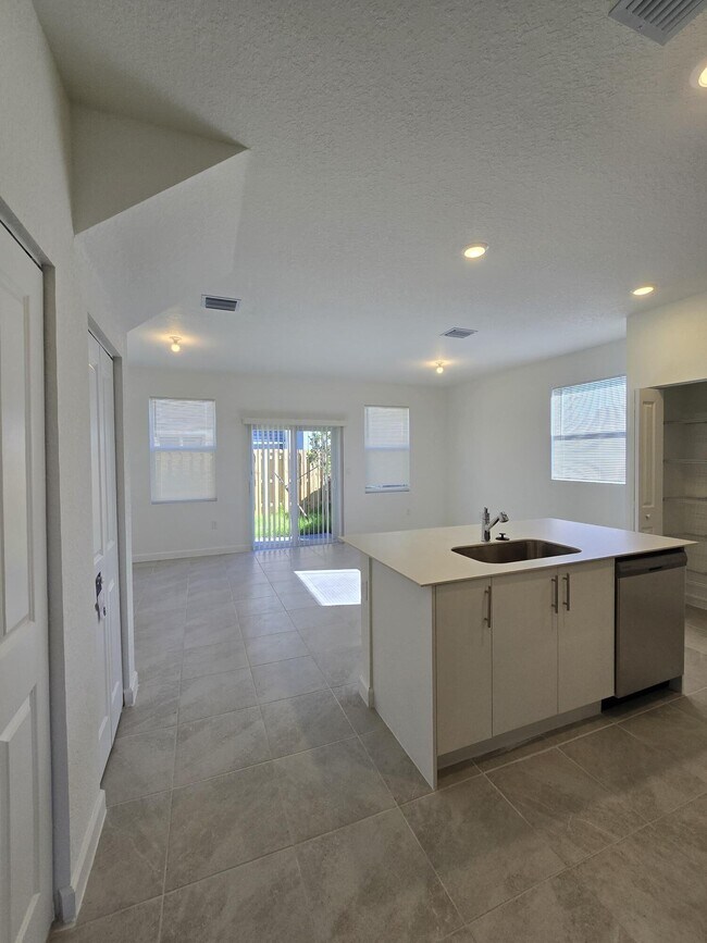 Foto del edificio - 170 SE 10th St