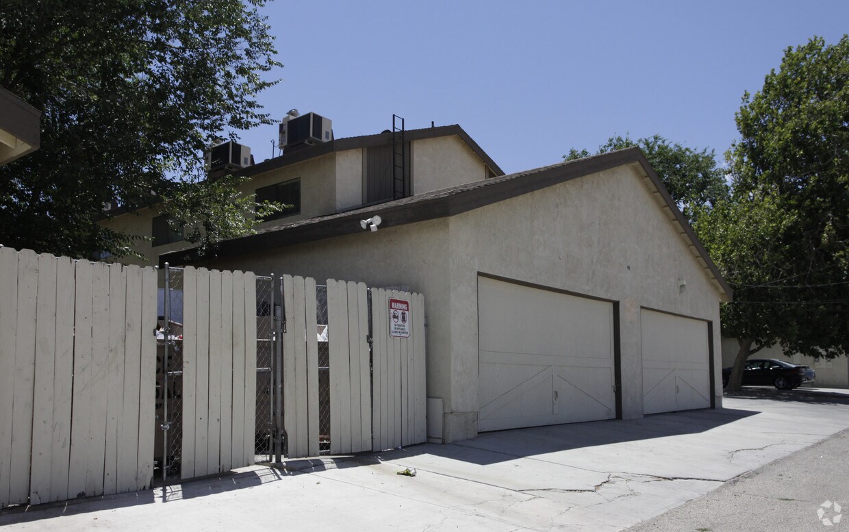 Foto del edificio - 16428 Orange St