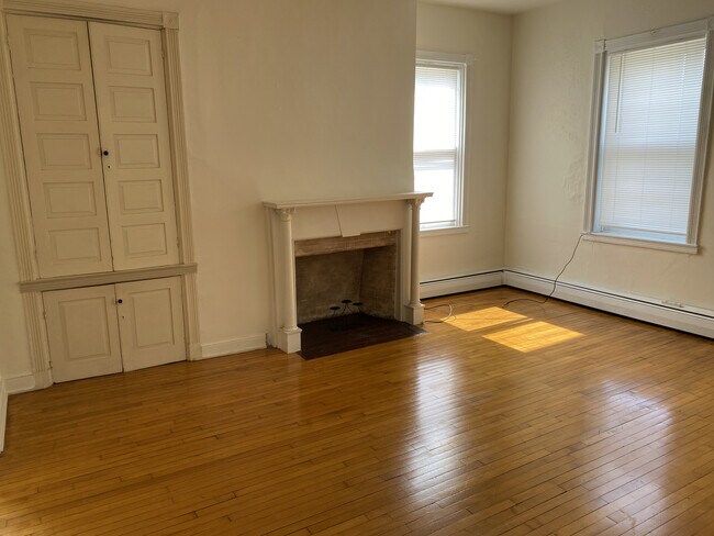 Building Photo - 137 Market St