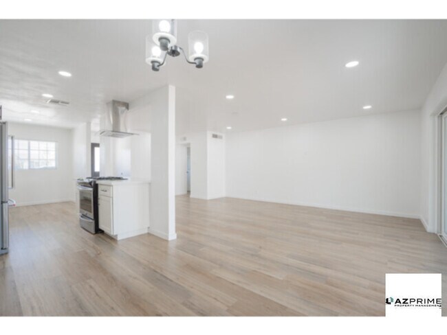 Building Photo - Welcome To This Remodeled 3/2 Midtown Phoe...