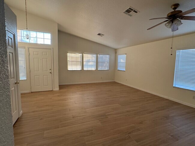 Foto del edificio - 5312 Great Pine Dr