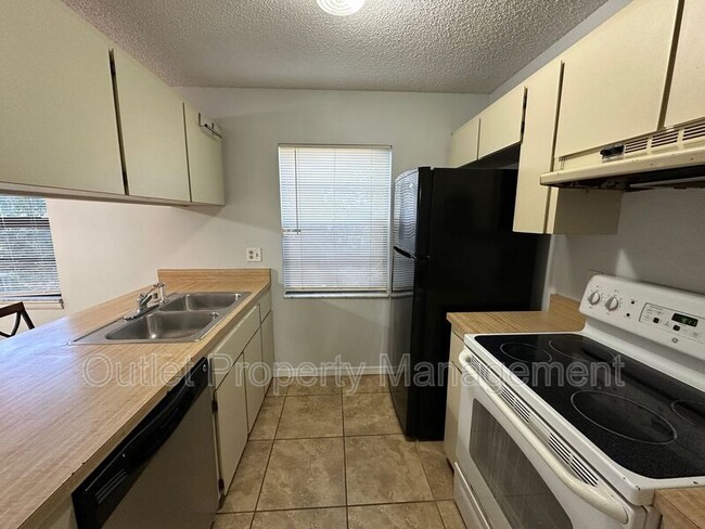 Foto del edificio - 2551 Medley Ct