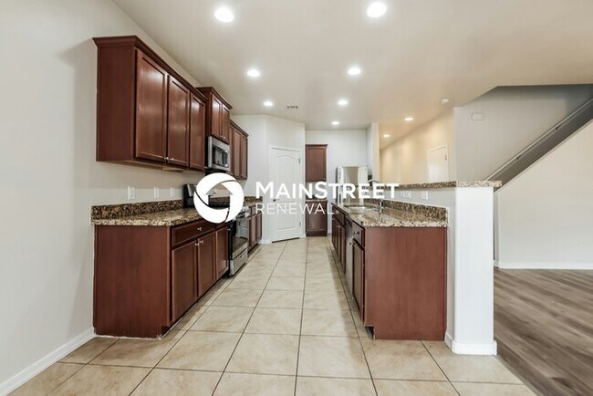 Building Photo - 5 Bedroom Pet-Friendly Home in TUCSON, AZ with Main Street Renewal
