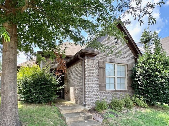 Now Leasing A 3 Bedroom 2 Bath home in Cor... - Now Leasing A 3 Bedroom 2 Bath home in Cor...