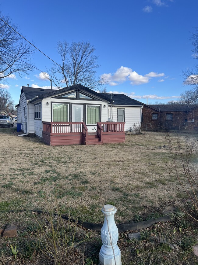 Building Photo - 108 Circle Dr