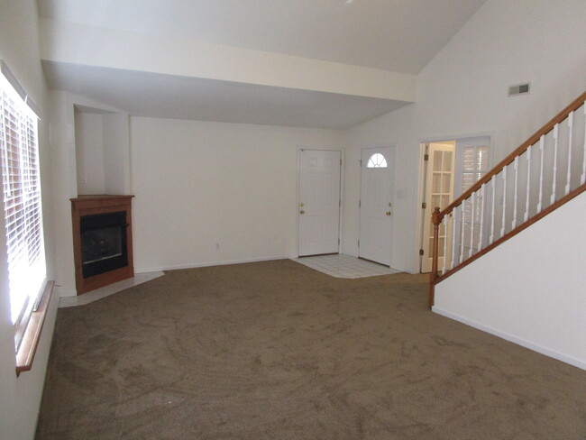Building Photo - 1723 Juniper Dr