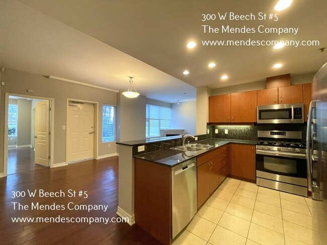 Building Photo - 300 W Beech St