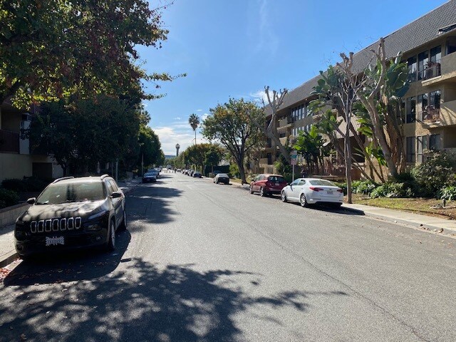 Foto del edificio - 837 N West Knoll Dr