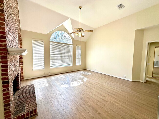 Building Photo - 3302 Richland Dr