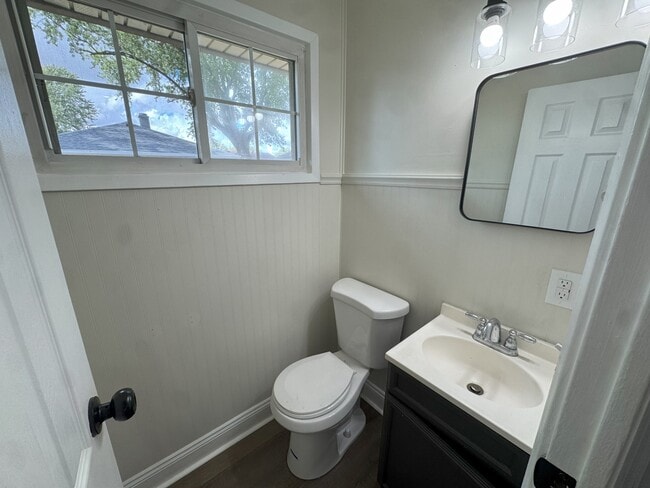 Building Photo - 1708 Syracuse Dr