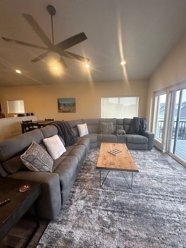 Building Photo - 28999 Vizcaino Ct