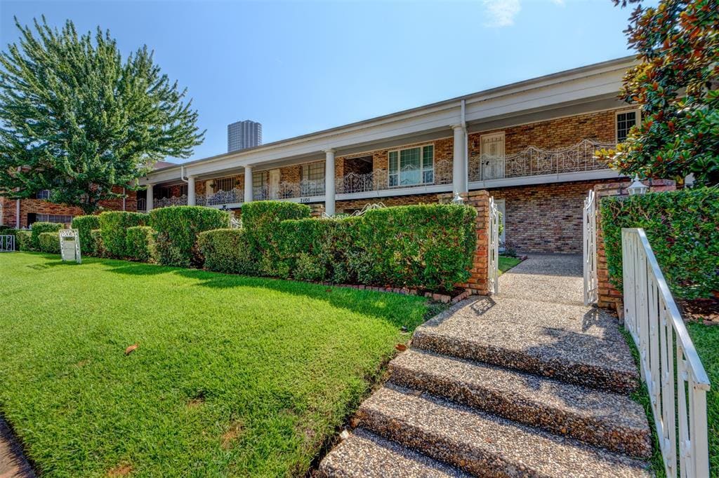 2101 Fountain View Dr Unit 14, Houston, TX 77057 Condo for Rent in