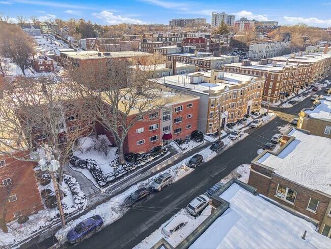 Building Photo - 239 Kelton St