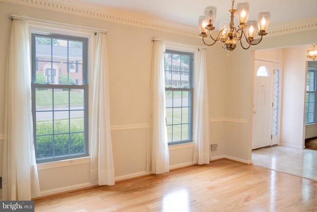 Foto del edificio - 9704 Doulton Ct