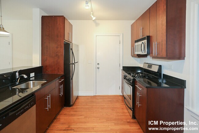 Building Photo - 3808 N Sheffield Ave