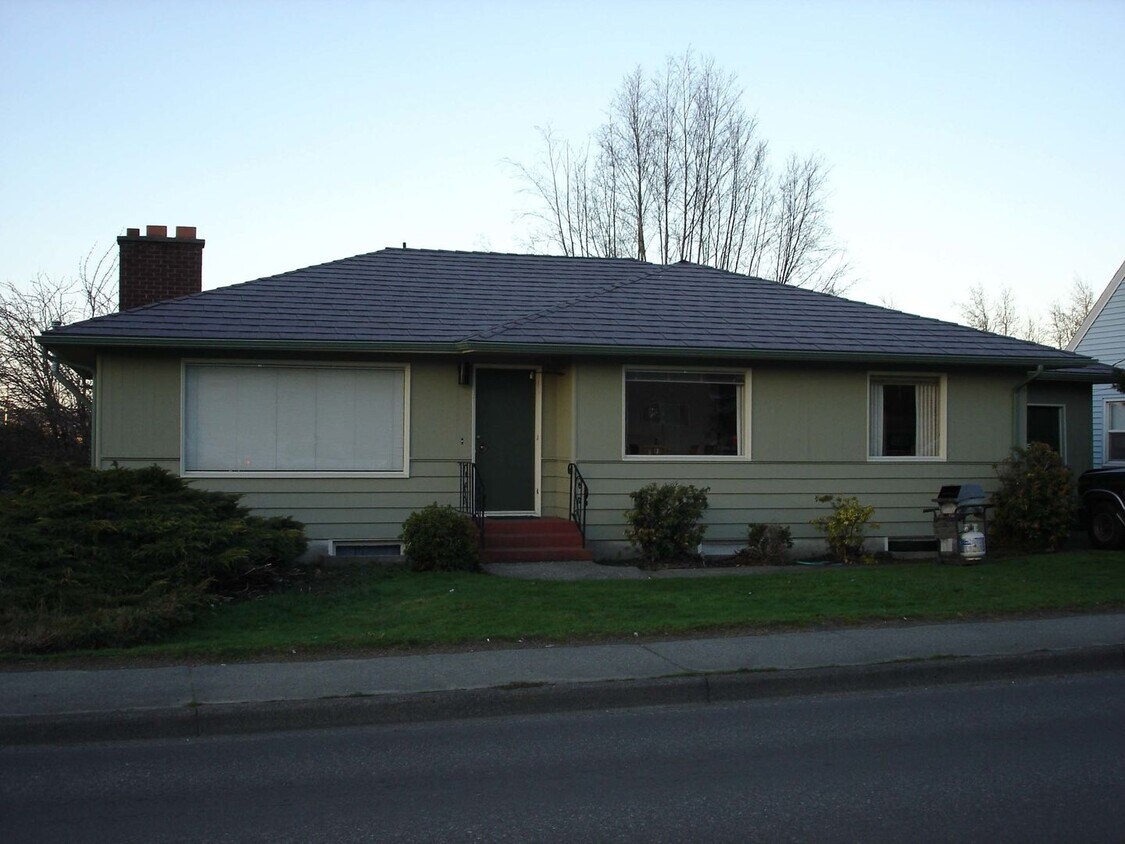 Primary Photo - Spacious 5+bd/2.75 bath home on WWU bus route