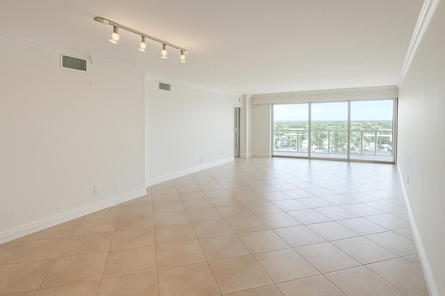 Building Photo - 1160 Hillsboro Mile