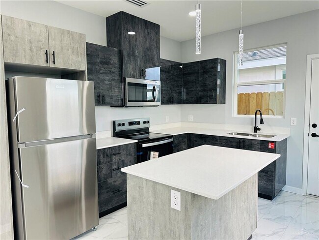 Foto del edificio - 1018 N Clarence Ave
