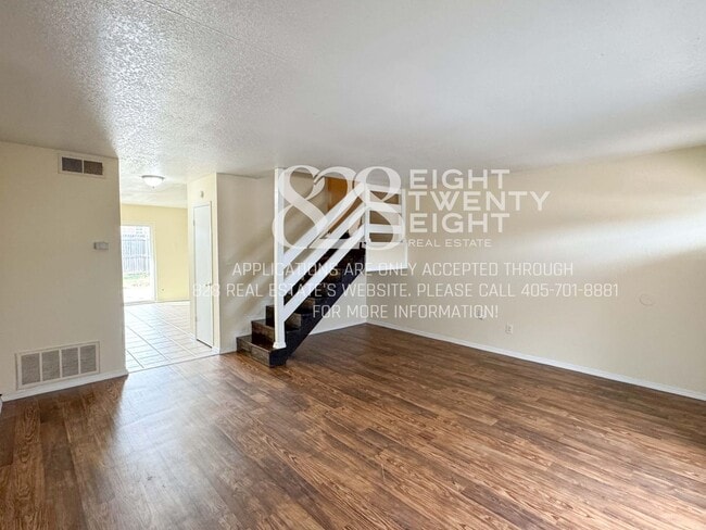Foto del edificio - Available NOW! 2 Bed/1.5 Bath Townhome Duplex in East Norman!
