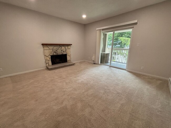 Building Photo - Beautiful updated Condo in Bellevue!