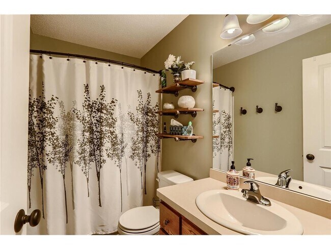 Building Photo - 4946 Evergreen Dr N