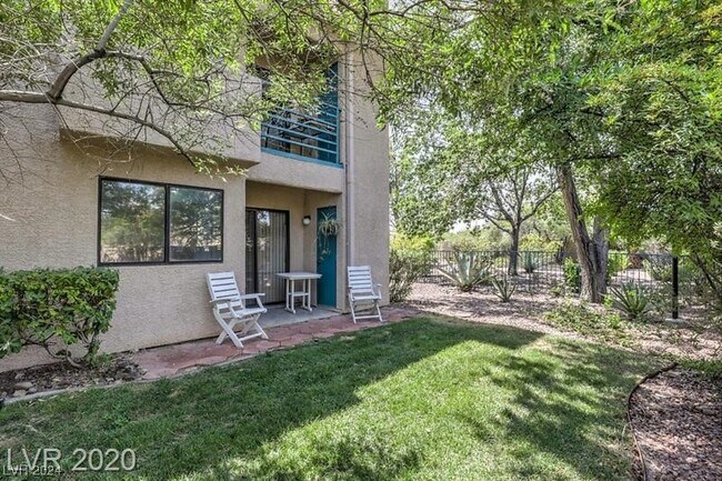 Foto del edificio - 2140 Pinetop Ln