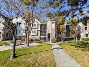 Building Photo - 1611 N Grandview Ln