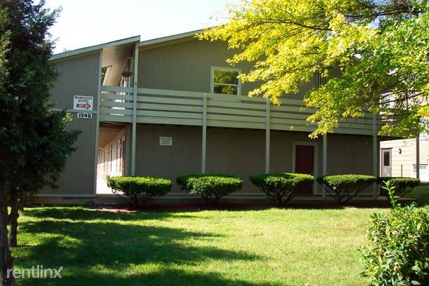 Building Photo - 1348 E McDaniel St