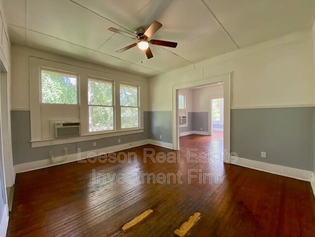 Building Photo - 310 1/2 Kings Highway