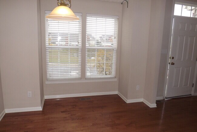 Building Photo - COMING SOON! Beautiful 3 Bedroom Beavercre...