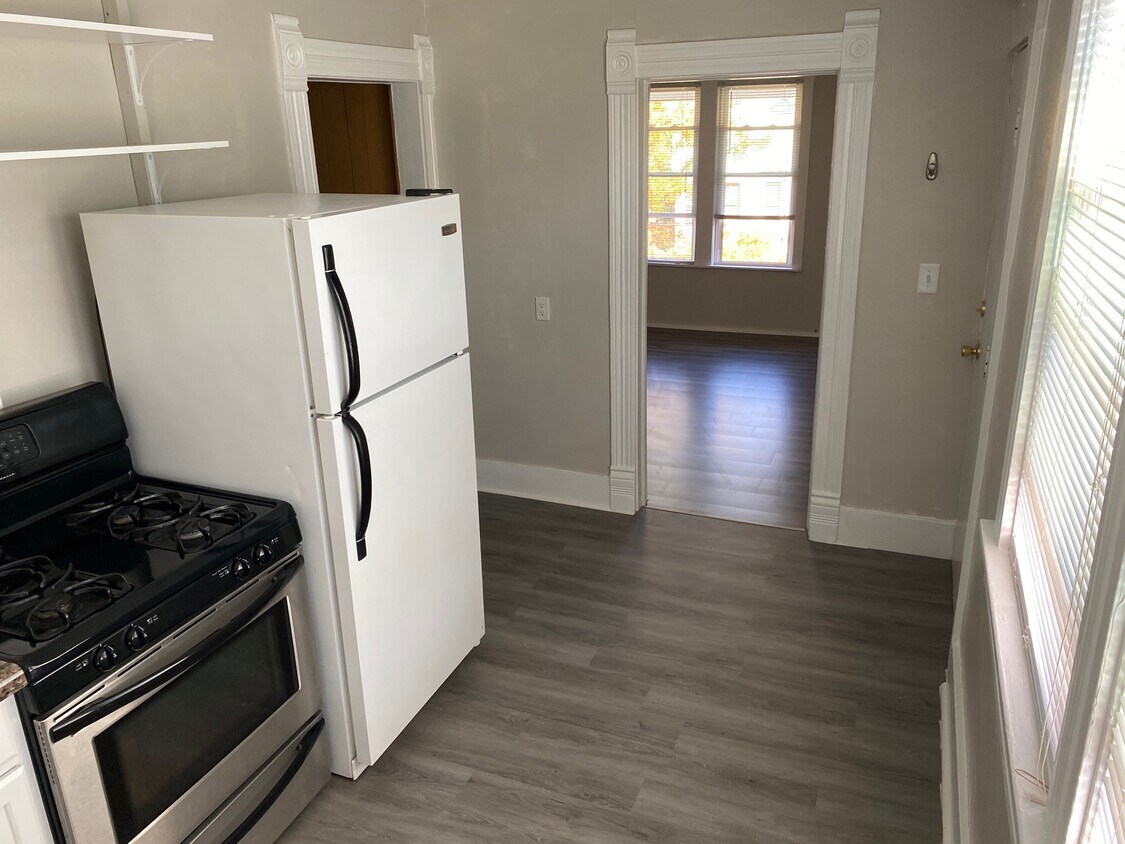 Kitchen - 1002 18th Ave