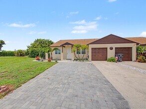 Building Photo - 8464 Lakepoint Ct