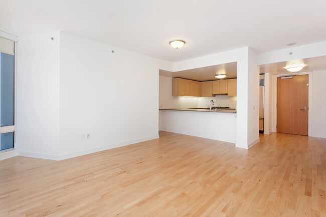 Building Photo - 301 Mission St