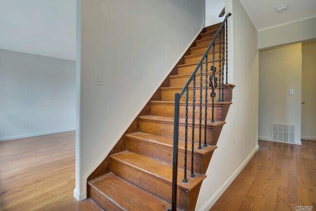 Foto del edificio - 33 Adelphi Rd