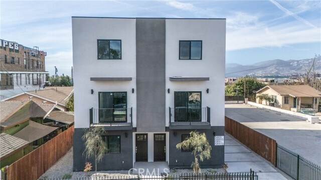 Foto principal - 5889 Brentwood St